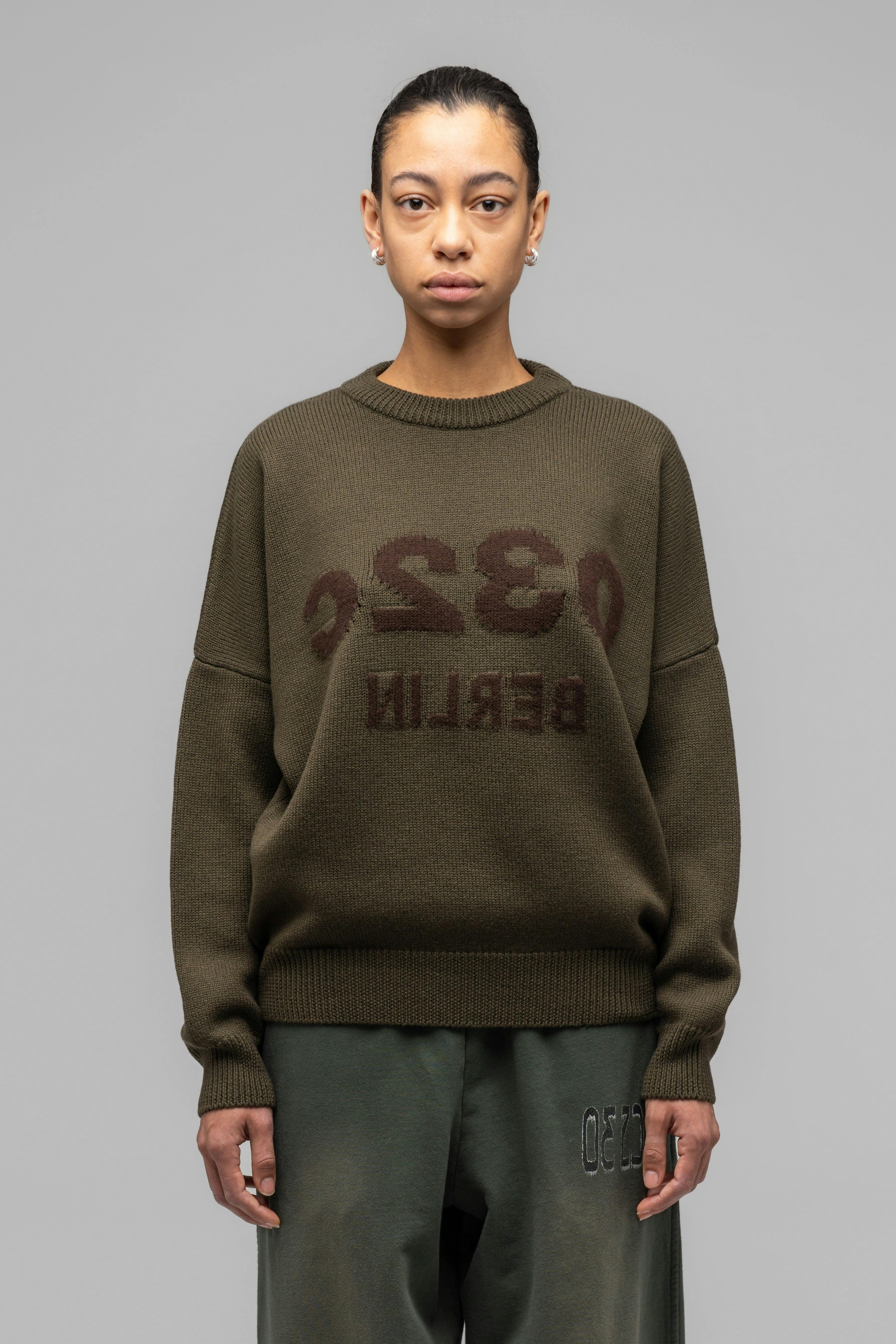 "SELFIE" SWEATER OLIVE DRAB - WU102004-2